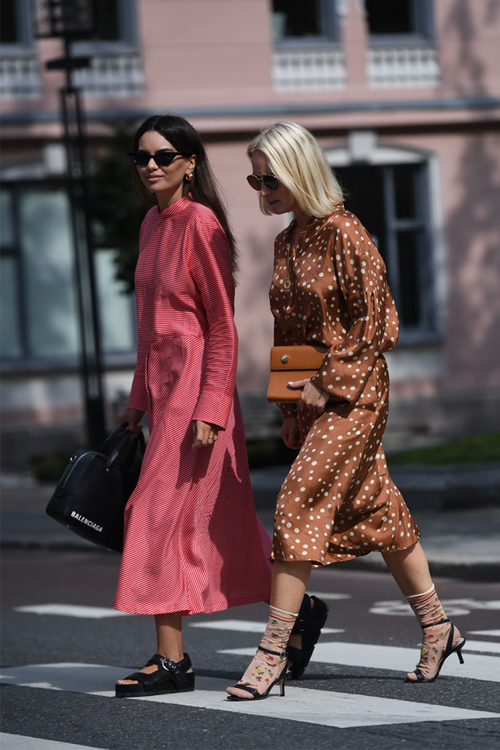 7 φορέματα που αποδεικνύουν ότι το πουά δεν πάει πουθενά…-1