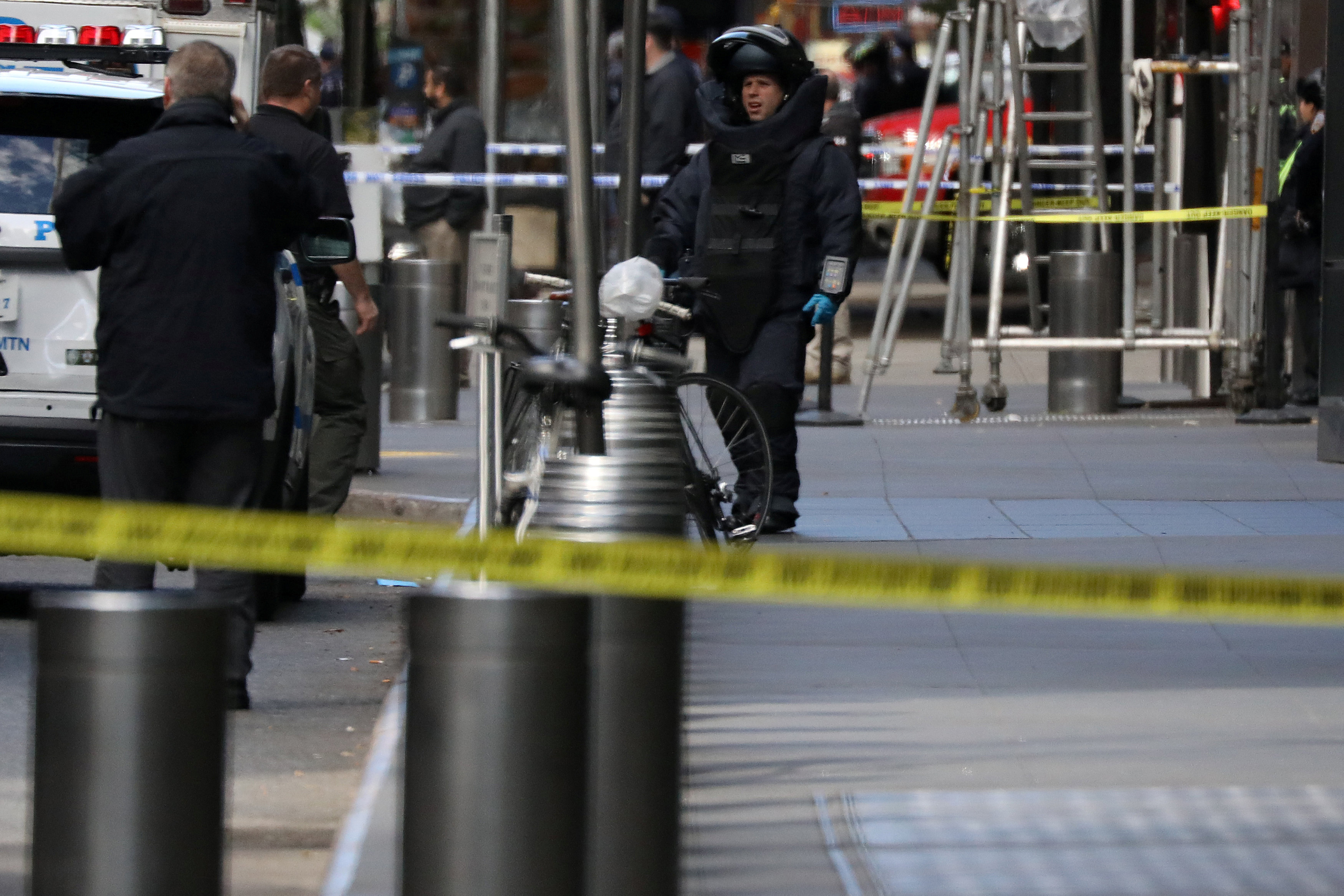 Υποπτα δέματα σε Ομπάμα, Κλίντον και CNN – «Σοβαρή απειλή» λέει η Ουάσιγκτον-3