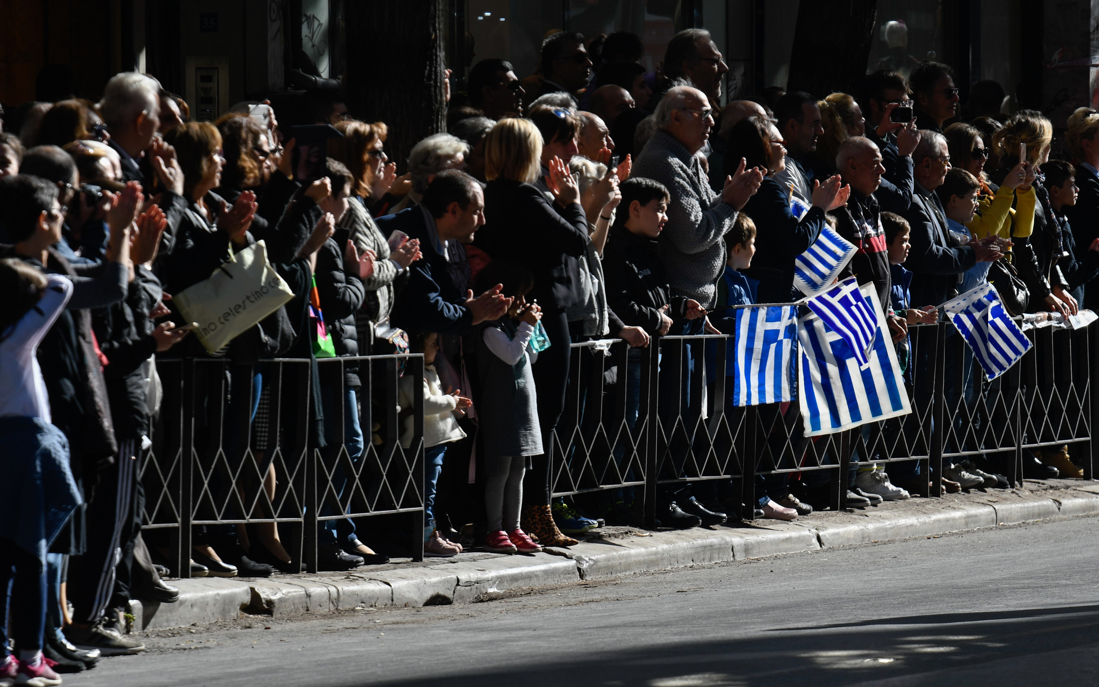 Πραγματοποιήθηκε η μαθητική παρέλαση στη Θεσσαλονίκη (φωτογραφίες)-8
