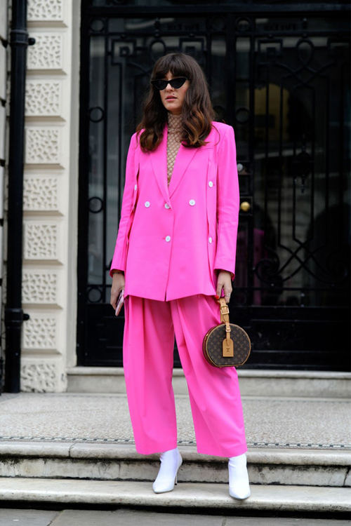 5 ιδέες για να φορέσεις το ροζ χρώμα και να μην νιώθεις εκτός εποχής-1