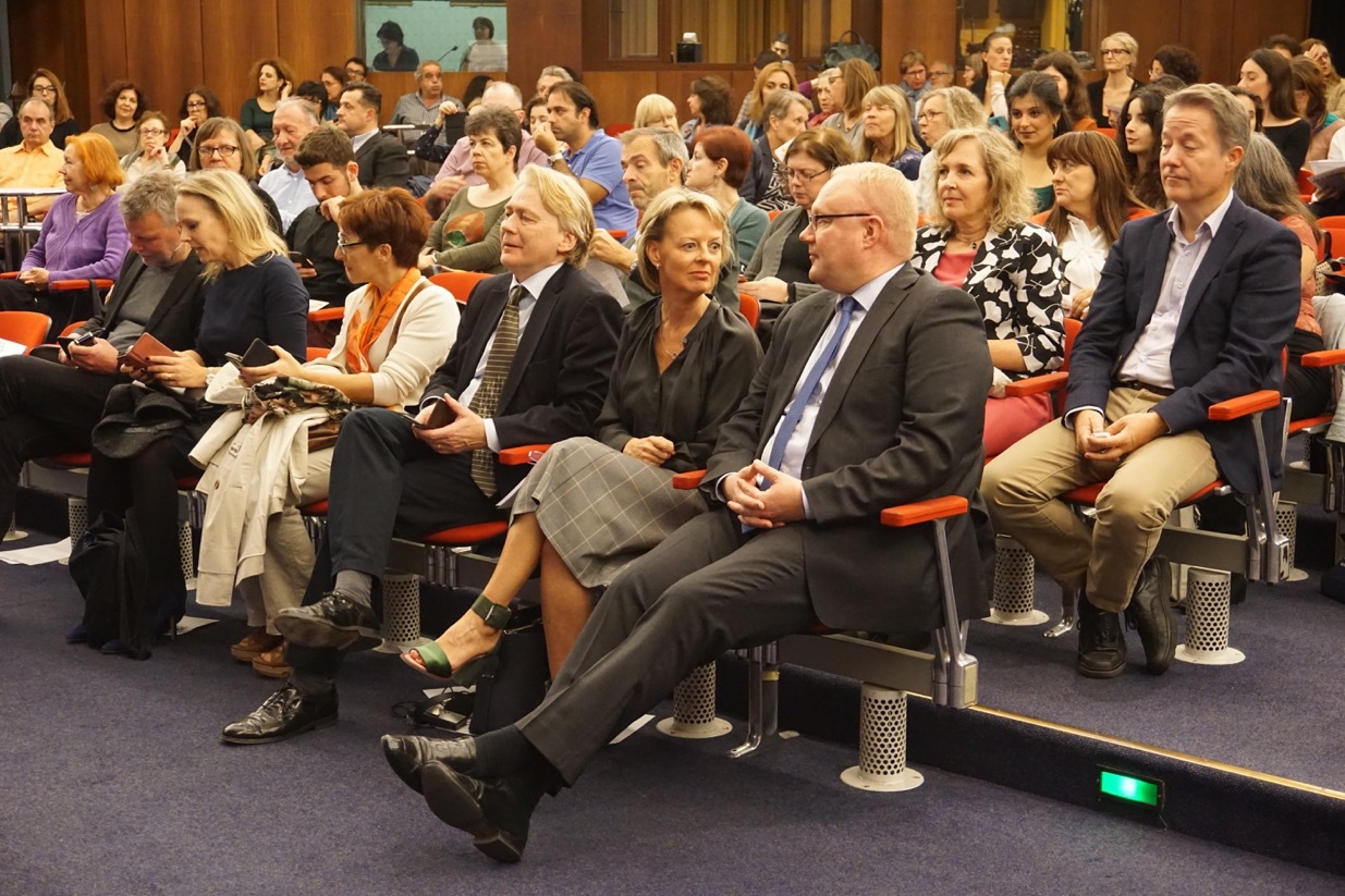 Μια πολυδιαβασμένη κηλίδα αίματος στο χιόνι του Βορρά-2