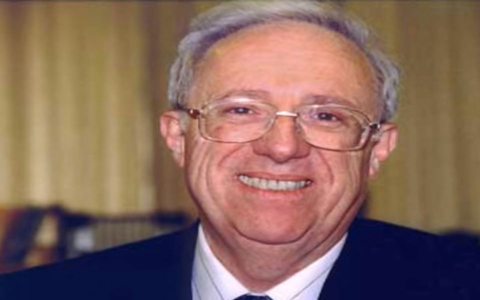 Στον Ελληνα οραματιστή του διαδικτύου, Μιχάλη Δερτούζο αφιερωμένο το doodle της google-1