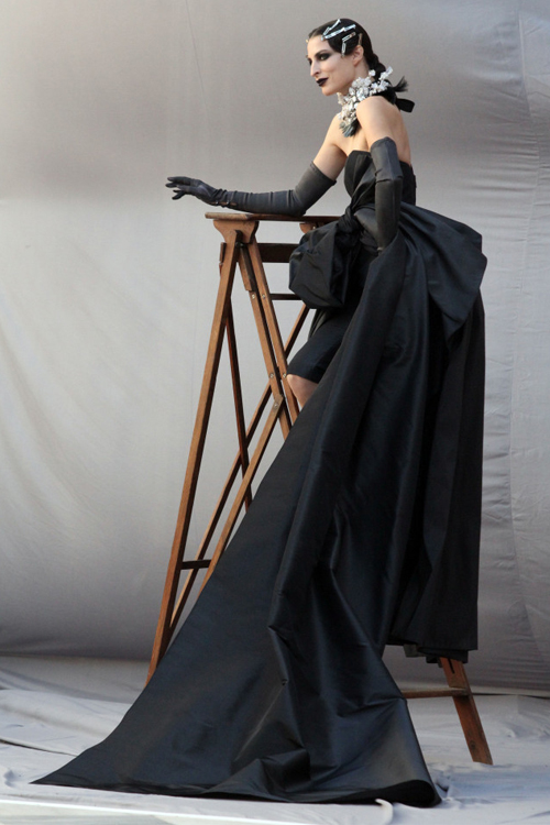 Ωδή στην χρυσή δεκαετία των 90s το φαντασμαγορικό σόου του Βασίλη Ζούλια-8