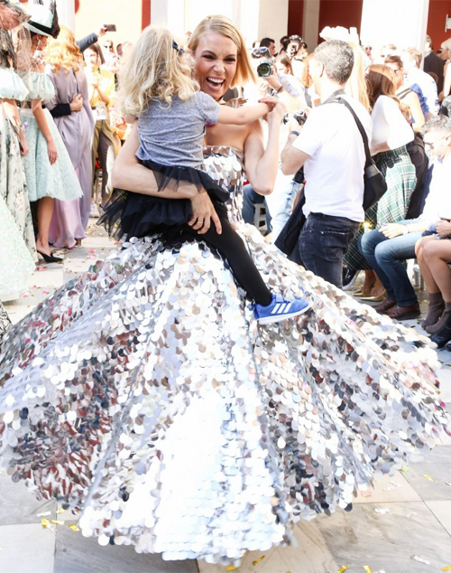 Ωδή στην χρυσή δεκαετία των 90s το φαντασμαγορικό σόου του Βασίλη Ζούλια-9