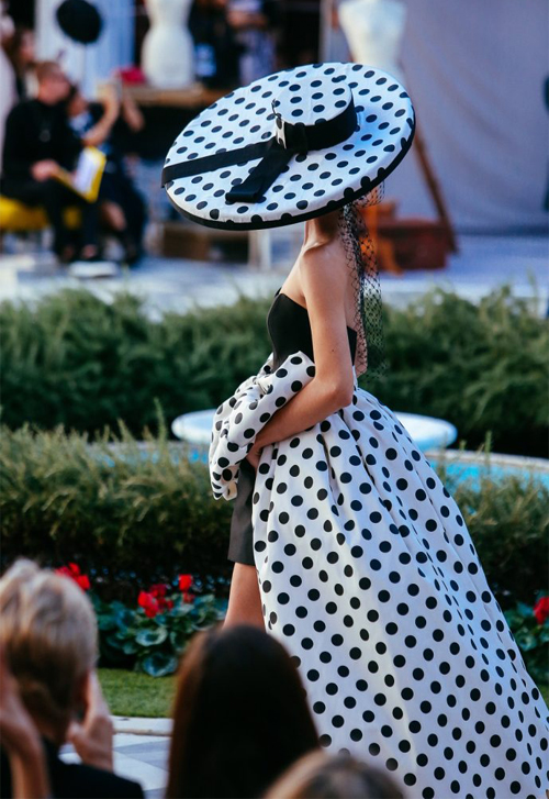 Ωδή στην χρυσή δεκαετία των 90s το φαντασμαγορικό σόου του Βασίλη Ζούλια-2