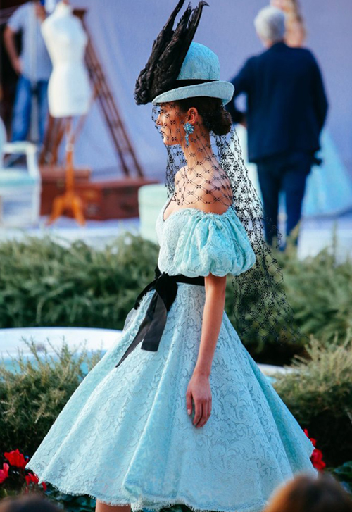 Ωδή στην χρυσή δεκαετία των 90s το φαντασμαγορικό σόου του Βασίλη Ζούλια-7