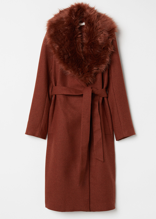 H Kendall Jenner θα σε πείσει να επενδύσεις σε ένα χρωματιστό παλτό!-5