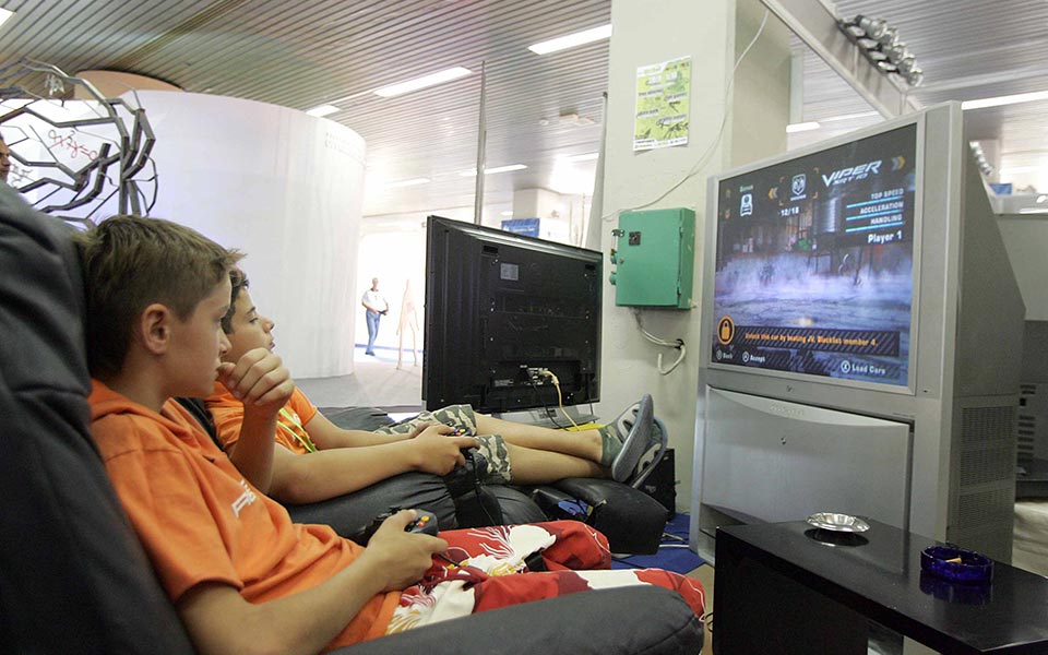 Τζαν Εϊμπραμ στην «Κ»: Συχνά το παιδί εκφοβίζει γιατί το ίδιο νιώθει τρομοκρατημένο-3