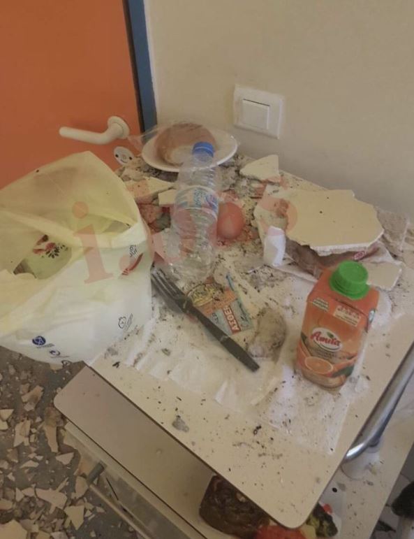 ΠΟΕΔΗΝ: Επεσε το ταβάνι στο Νοσοκομείο Νίκαιας και τραυματίστηκε μητέρα ασθενή (φωτογραφίες)-2