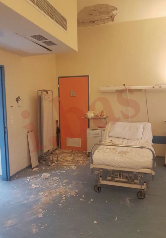 ΠΟΕΔΗΝ: Επεσε το ταβάνι στο Νοσοκομείο Νίκαιας και τραυματίστηκε μητέρα ασθενή (φωτογραφίες)-1