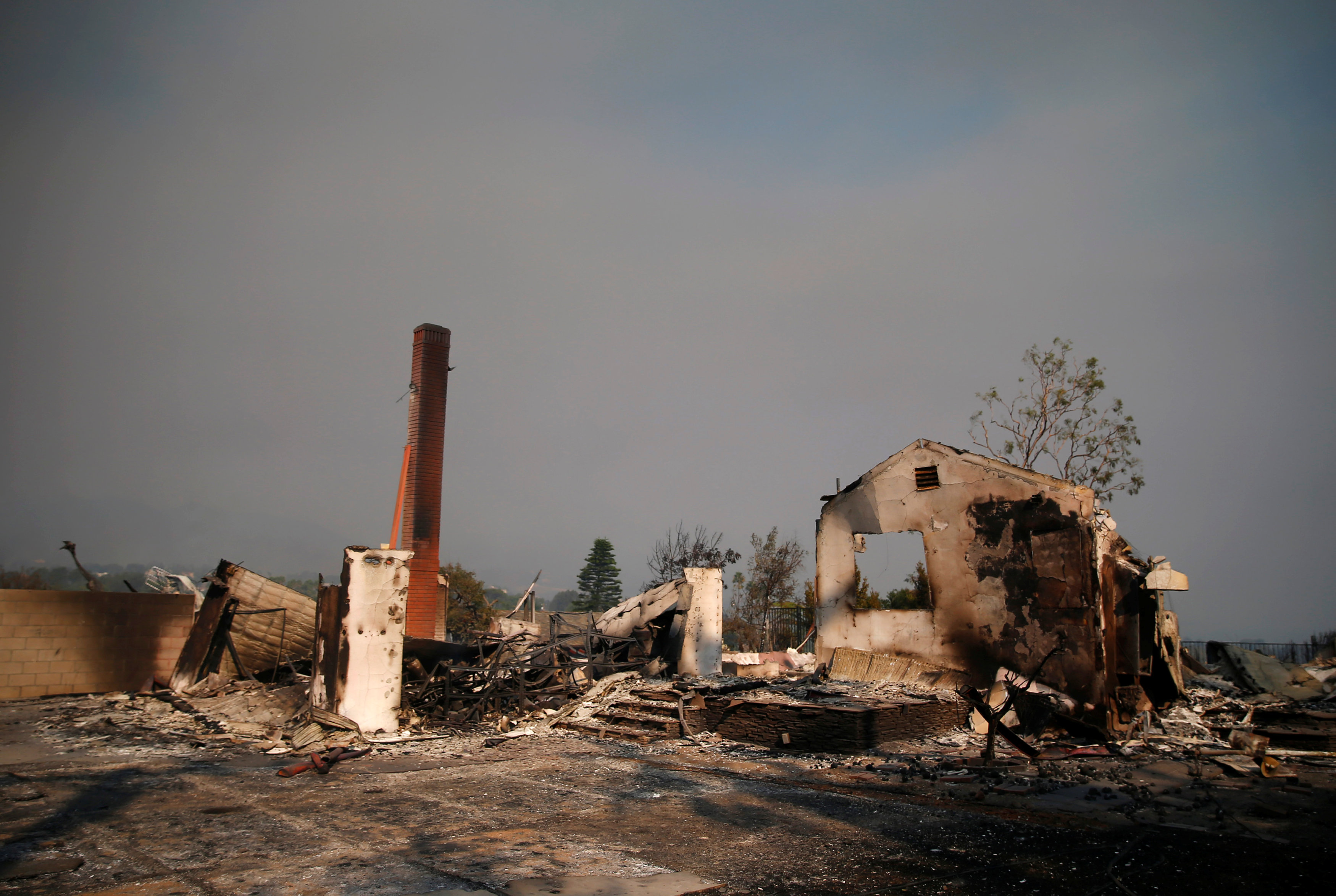 Μάχη με τις φλόγες στην Καλιφόρνια – Στους 25 οι νεκροί-3