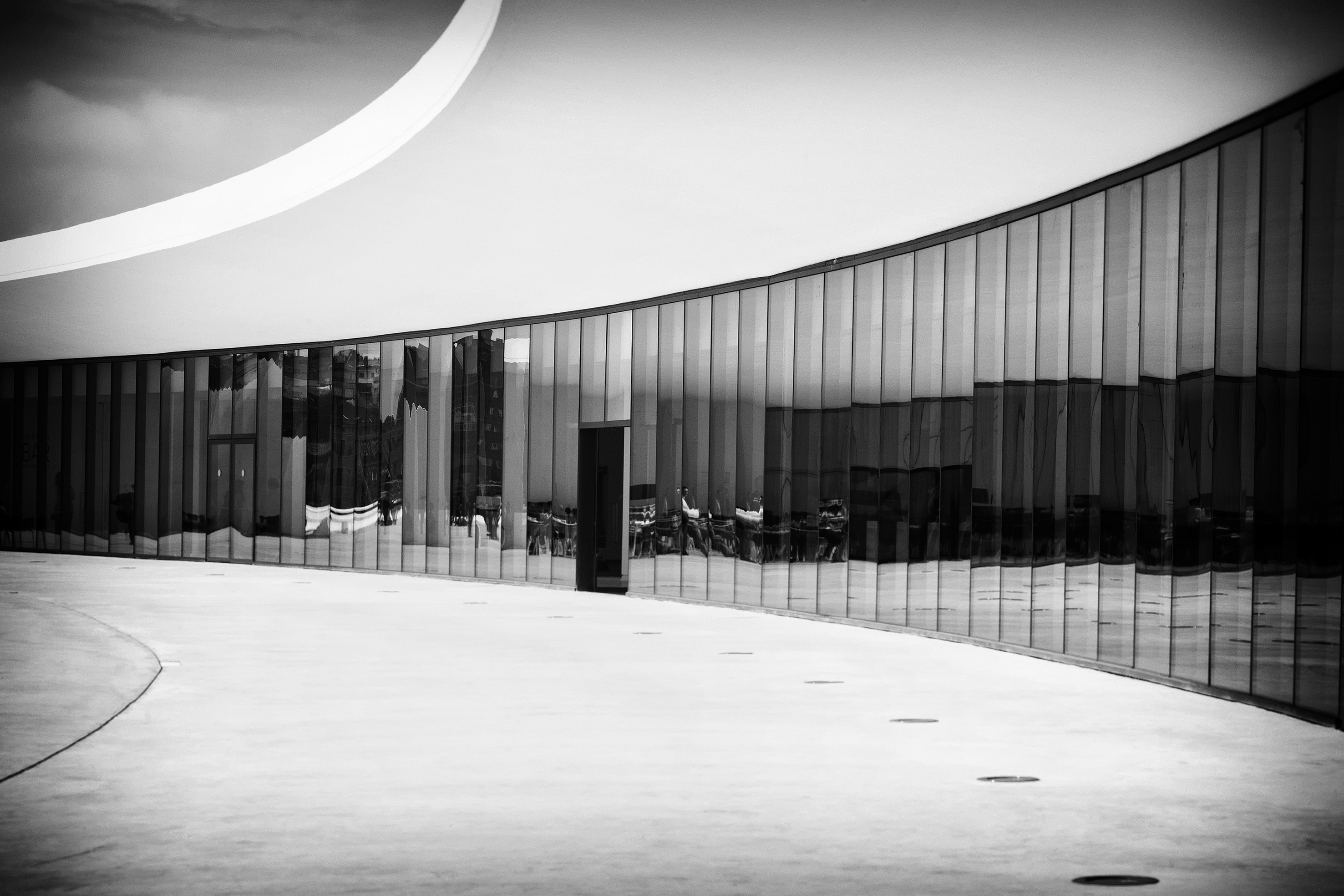 Ποιήματα που έχτισε ο Οσκαρ Νιεμάγιερ-1