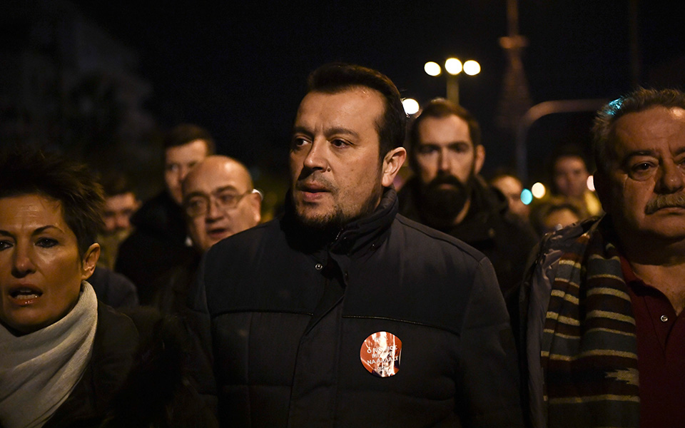 Χίλιες μολότοφ και 200 φωτοβολίδες ευθείας βολής στα επεισόδια για το Πολυτεχνείο – 19 συλλήψεις (βίντεο και φωτογραφίες)-10