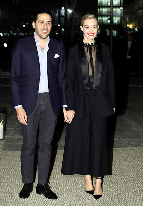 Πρέπει να δεις το chic νυφικό της κόρης του billionaire ιδιοκτήτη των Zara-3