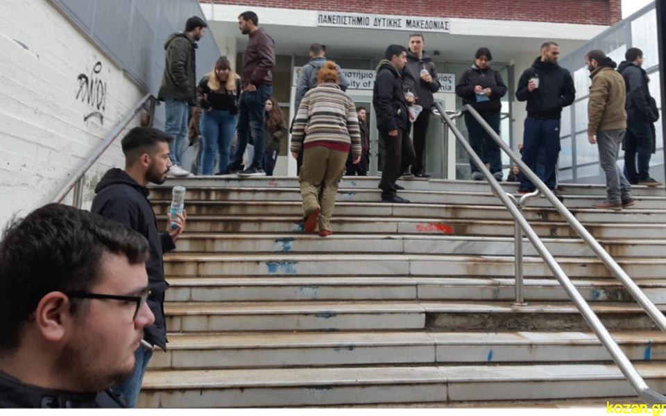 Κατάληψη φοιτητών στην Πρυτανεία του Πανεπιστημίου Δυτικής Μακεδονίας (φωτογραφίες)-1