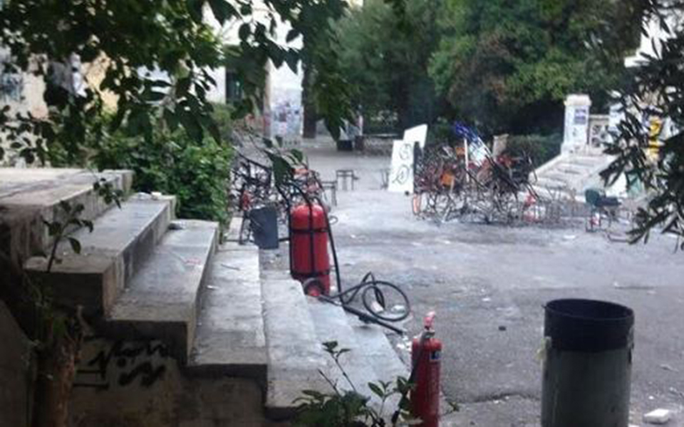 Φωτογραφίες από καταστροφές σε πανεπιστήμια κατέθεσε στη Βουλή ο Κ. Μητσοτάκης-5