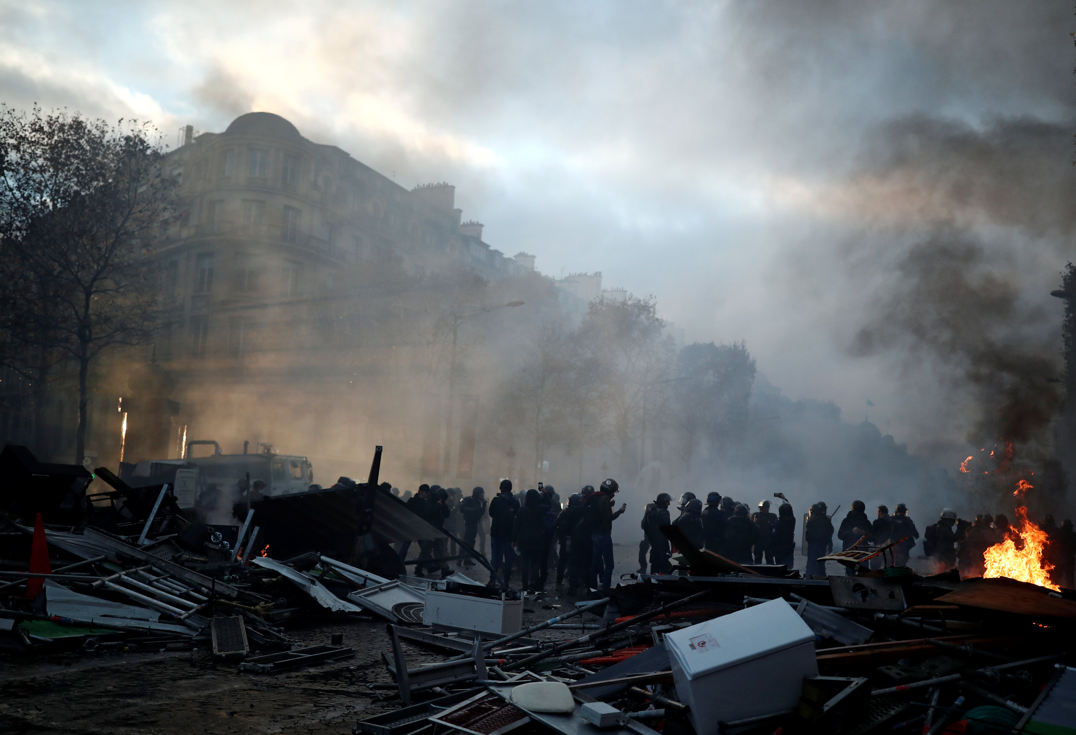 Επεισόδια στις κινητοποιήσεις των «κίτρινων γιλέκων» στο Παρίσι-6