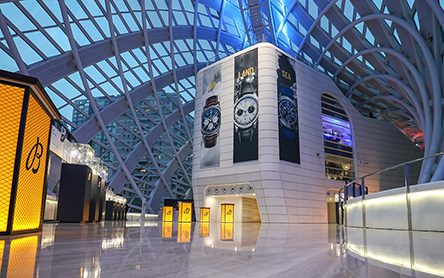 H Breitling με τον Brad Pitt στην Κίνα-2