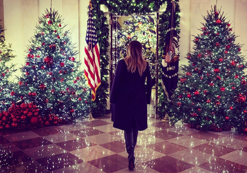 Η Melania Trump στόλισε στον Λευκό Οίκο και το Twitter σχολιάζει…-2