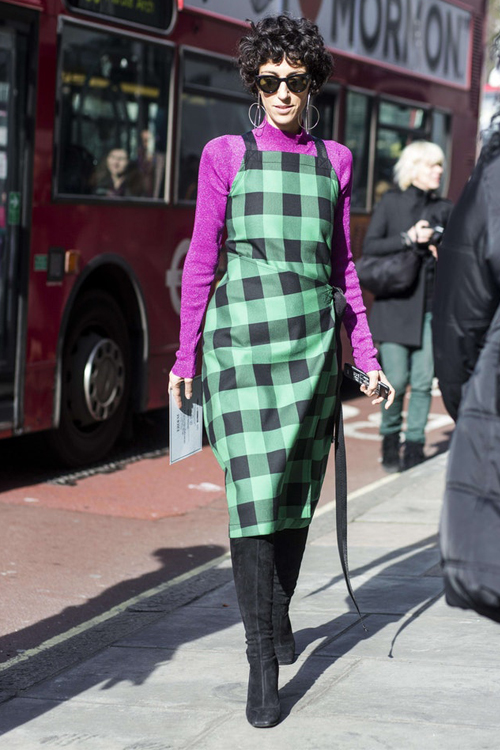 3 fresh τρόποι να συνδυάσεις το αγαπημένο σου φόρεμα με το κατάλληλο ζευγάρι μπότες-3