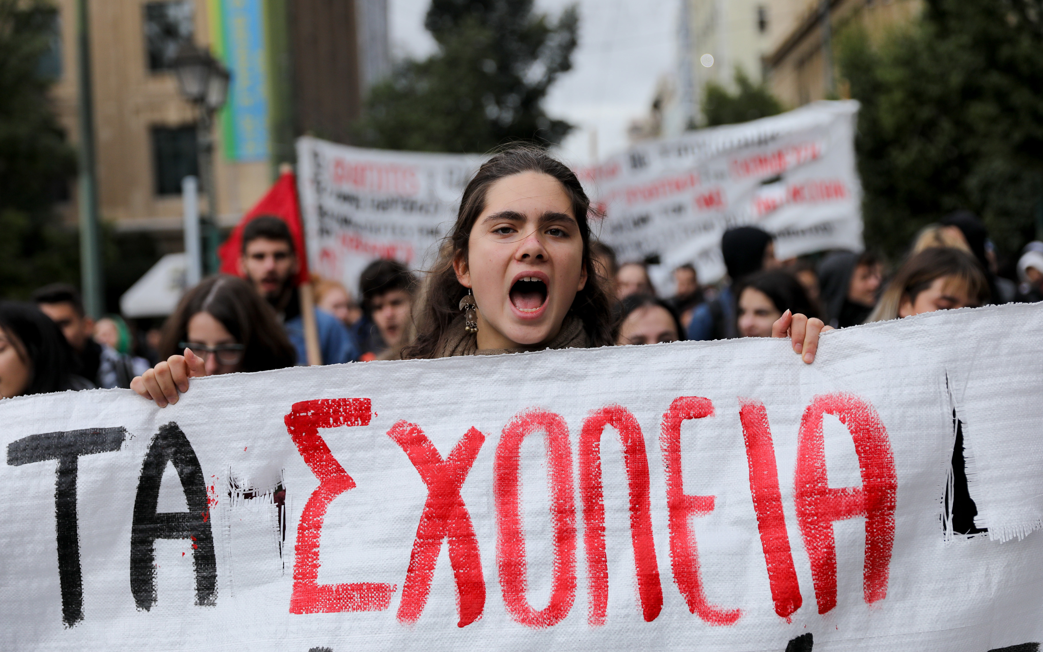 Ενταση στα μαθητικά συλλαλητήρια σε Αθήνα και Θεσσαλονίκη (φωτογραφίες-βίντεο)-4