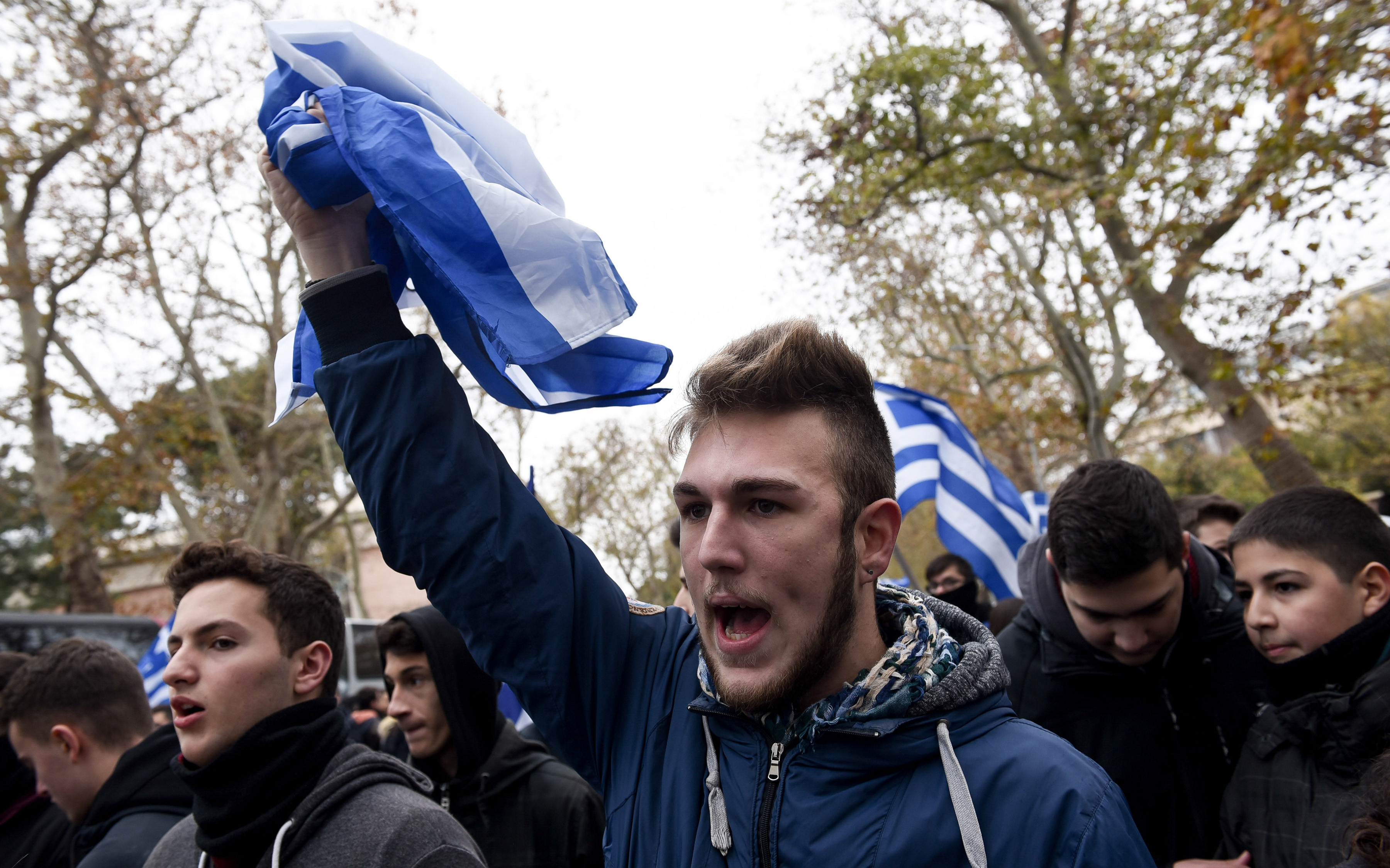 Ενταση στα μαθητικά συλλαλητήρια σε Αθήνα και Θεσσαλονίκη (φωτογραφίες-βίντεο)-10