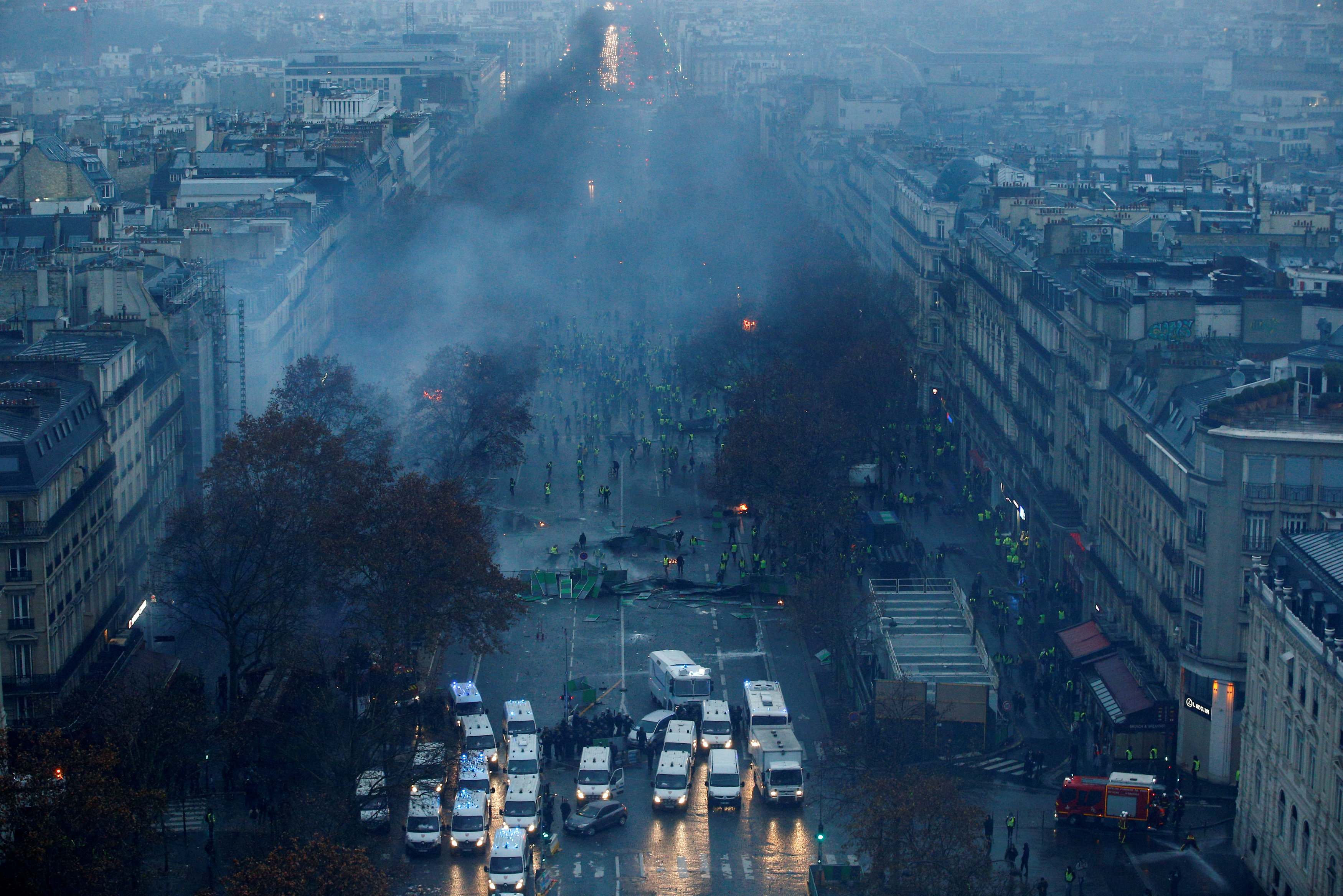 Σκηνές αντάρτικου πόλης στην καρδιά του Παρισιού – Δεκάδες τραυματίες, εκατοντάδες συλλήψεις-3