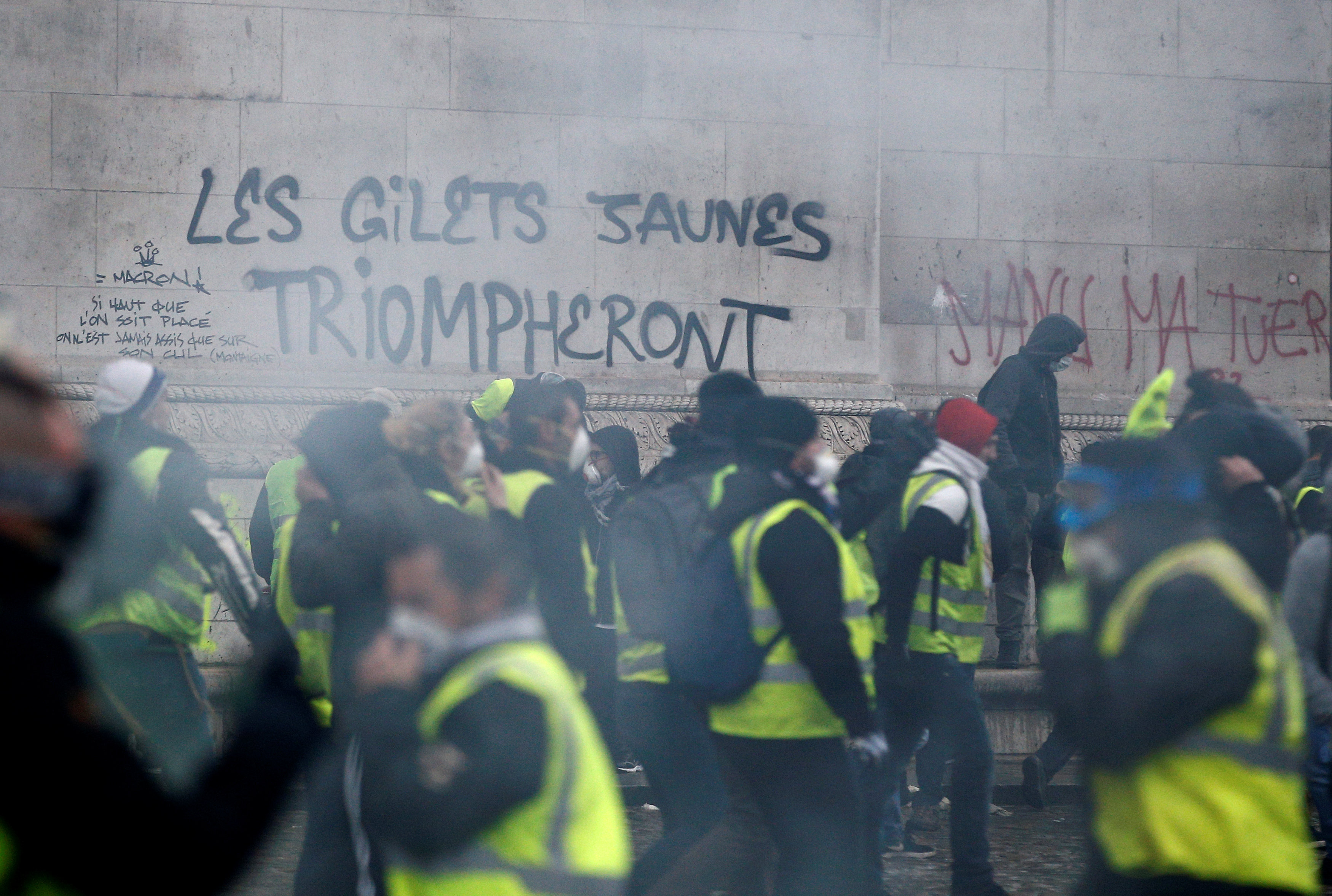 Σκηνές αντάρτικου πόλης στην καρδιά του Παρισιού – Δεκάδες τραυματίες, εκατοντάδες συλλήψεις-6