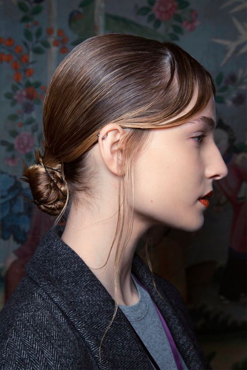 4 hair looks για τις γιορτές όταν δεν σου περισσεύει χρόνος-2