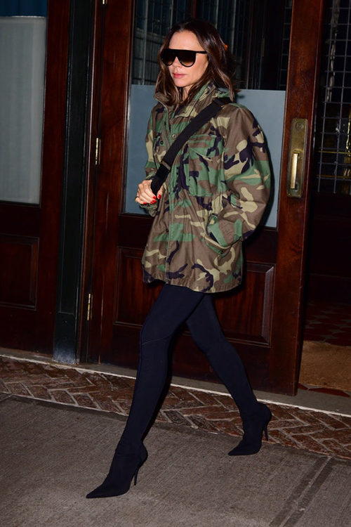 H Victoria Beckham επαναφέρει αυτή την τάση από τα μαθητικά μας χρόνια…-1