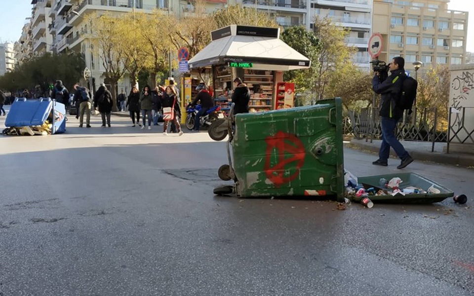 Επεισόδια και μολότοφ και στην πορεία για τον Αλ. Γρηγορόπουλο στη Θεσσαλονίκη-2