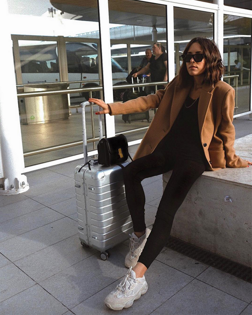 4 stylish τρόποι να φορέσεις το μαύρο κολάν σου αυτό τον Χειμώνα-1