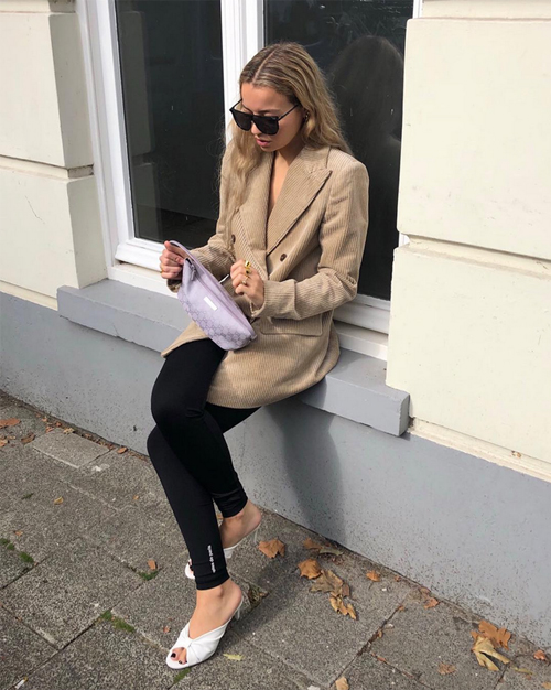 4 stylish τρόποι να φορέσεις το μαύρο κολάν σου αυτό τον Χειμώνα-4