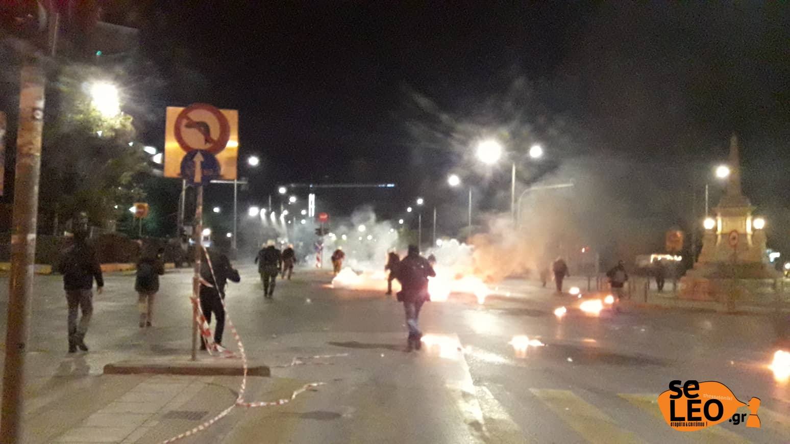 Επεισόδια στη Θεσσαλονίκη μετά το τέλος της πορείας για τον Αλέξανδρο Γρηγορόπουλο – Φωτιά σε εργοτάξιο του μετρό (φωτογραφίες – βίντεο)-2