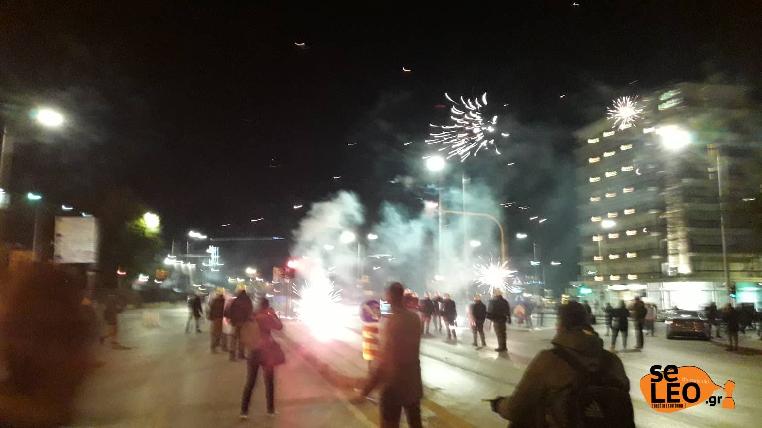 Επεισόδια στη Θεσσαλονίκη μετά το τέλος της πορείας για τον Αλέξανδρο Γρηγορόπουλο – Φωτιά σε εργοτάξιο του μετρό (φωτογραφίες – βίντεο)-1