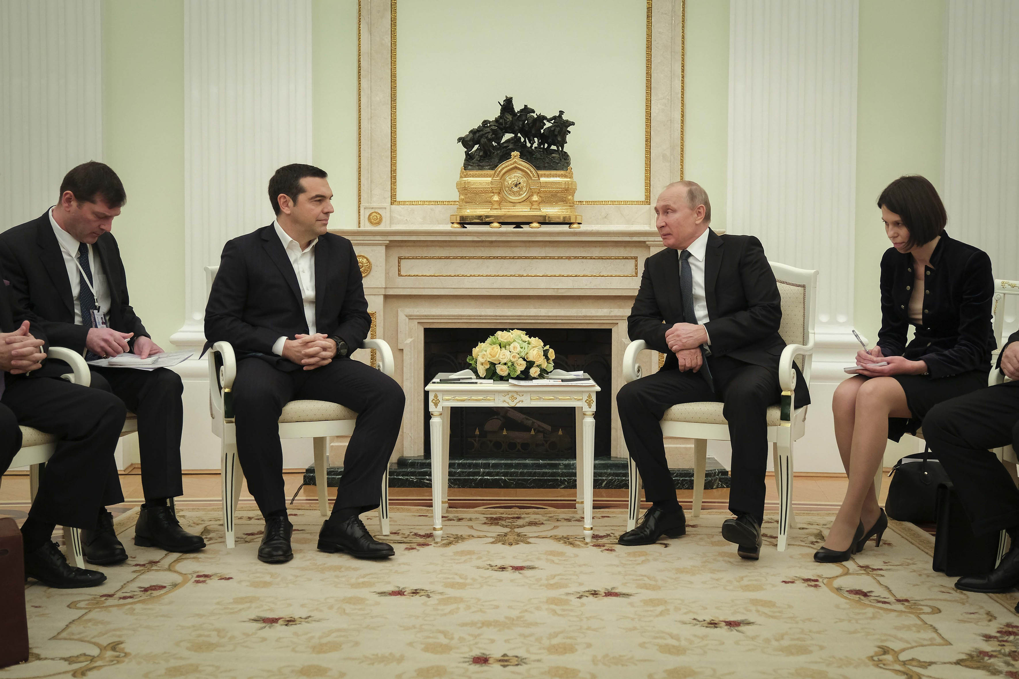 Σε εξέλιξη η συνάντηση Πούτιν – Τσίπρα στο Κρεμλίνο (βίντεο)-2