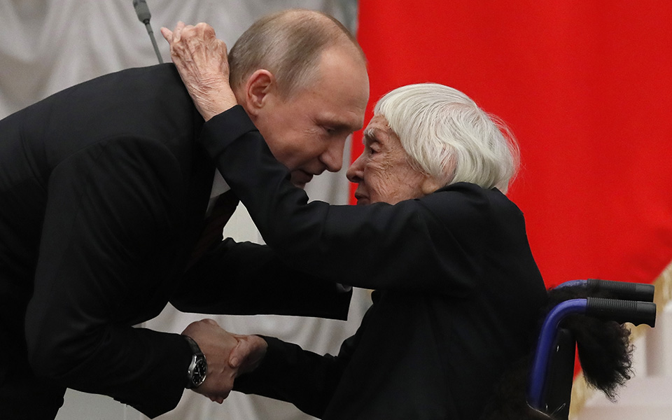 Aπεβίωσε η Ρωσίδα ακτιβίστρια ανθρωπίνων δικαιωμάτων Λιουντμίλα Αλεξέεβα-3