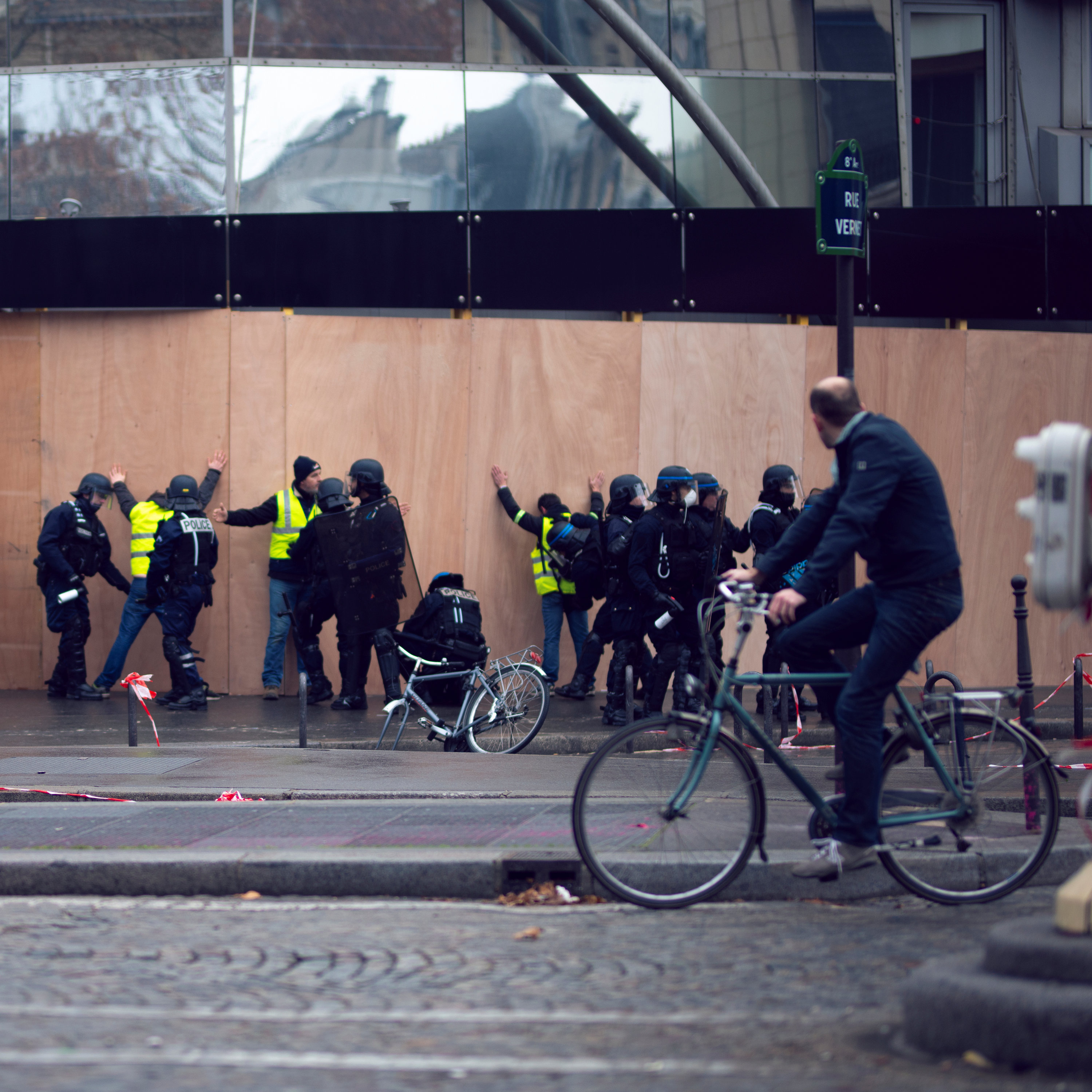 «Κίτρινα Γιλέκα»: Νέο «ραντεβού» για κινητοποιήσεις το ερχόμενο Σάββατο στη σκιά των σοβαρών επεισοδίων – Η επόμενη μέρα (φωτογραφίες – βίντεο)-4