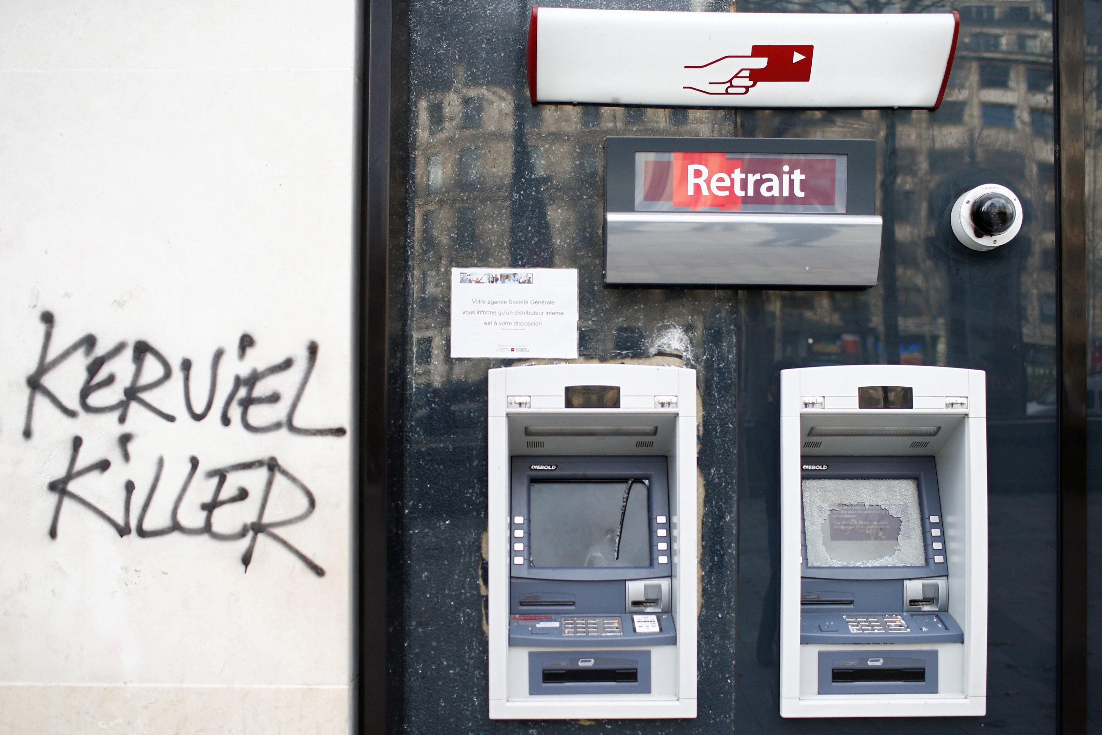 «Κίτρινα Γιλέκα»: Νέο «ραντεβού» για κινητοποιήσεις το ερχόμενο Σάββατο στη σκιά των σοβαρών επεισοδίων – Η επόμενη μέρα (φωτογραφίες – βίντεο)-2