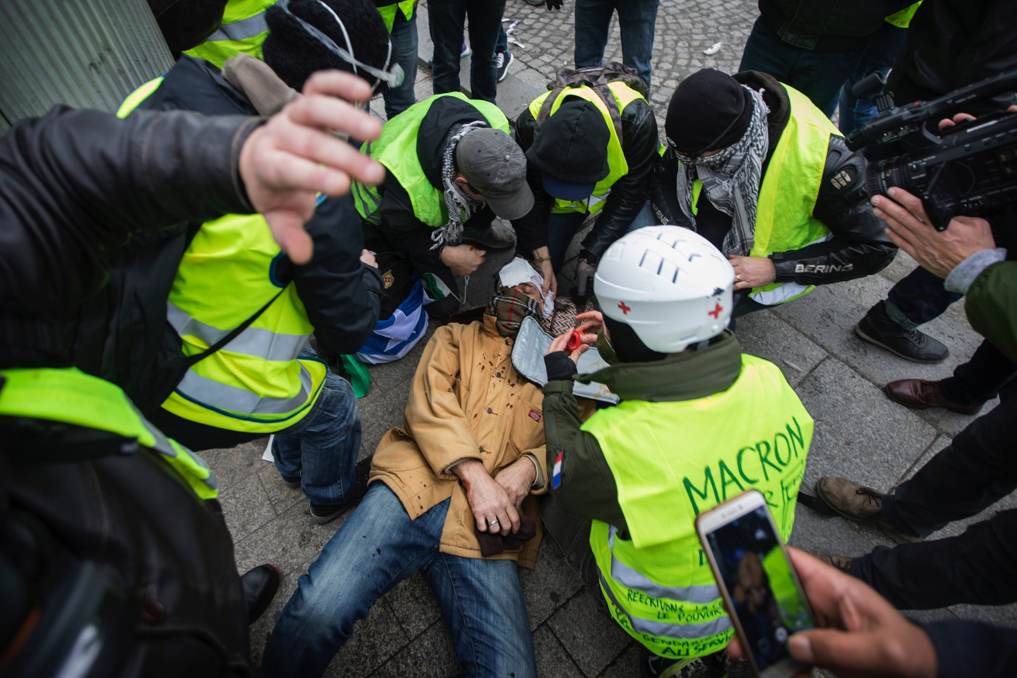 «Κίτρινα Γιλέκα»: Νέο «ραντεβού» για κινητοποιήσεις το ερχόμενο Σάββατο στη σκιά των σοβαρών επεισοδίων – Η επόμενη μέρα (φωτογραφίες – βίντεο)-9