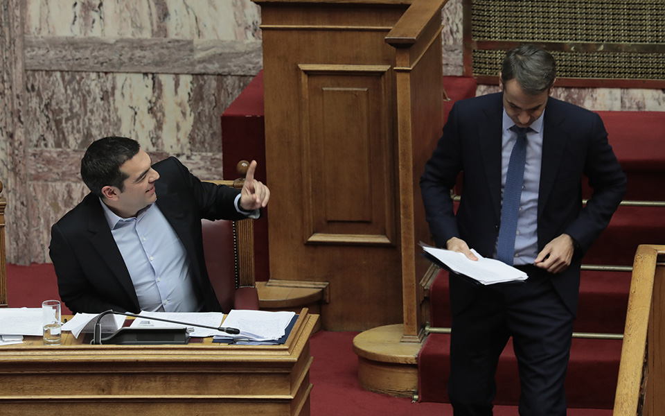 Σε προεκλογικούς τόνους η σύγκρουση στη Βουλή-3