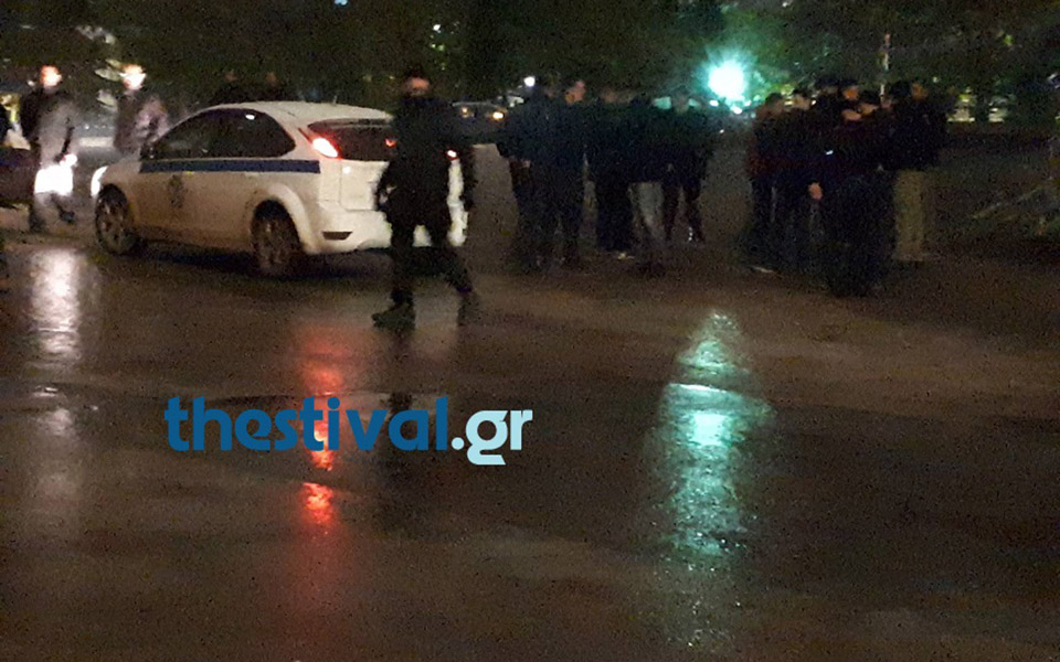 Θεσσαλονίκη: Ενταση στον Λευκό Πύργο και προσαγωγές έξω από το Παλέ Ντε Σπορ (φωτογραφίες)-2