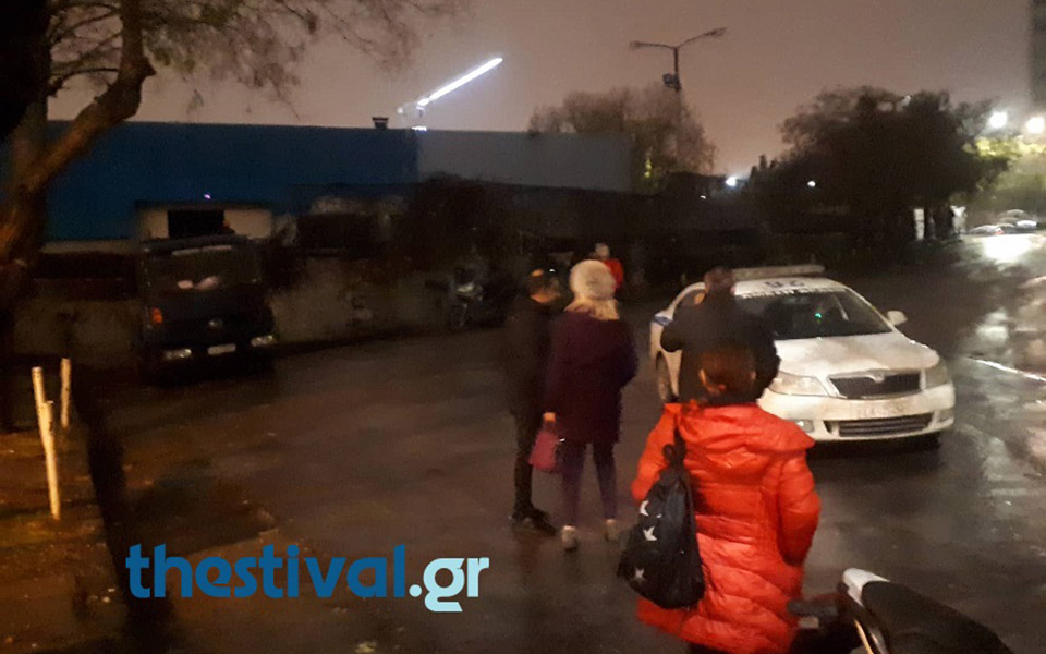 Θεσσαλονίκη: Ενταση στον Λευκό Πύργο και προσαγωγές έξω από το Παλέ Ντε Σπορ (φωτογραφίες)-3