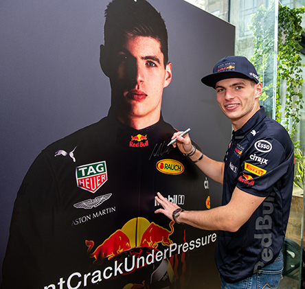 Ανανέωση συνεργασίας TAG Heuer – Aston Martin Red Bull Racing Formula 1 Team-2