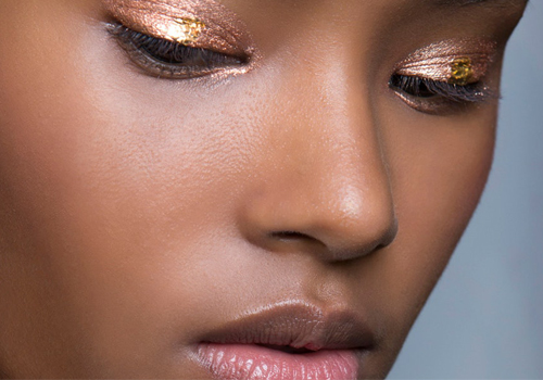 Glitter eyes: Πως να φορέσετε το πιο λαμπερό eye look αυτές τις γιορτές-2