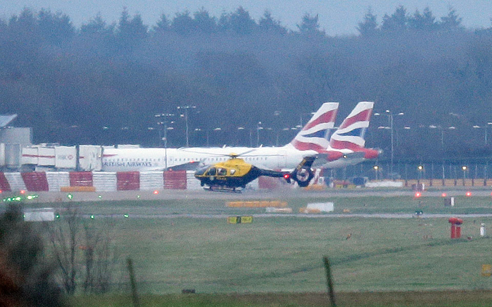 Χάος με χιλιάδες εγκλωβισμένους επιβάτες στο Γκάτγουϊκ (βίντεο – φωτογραφίες)-2
