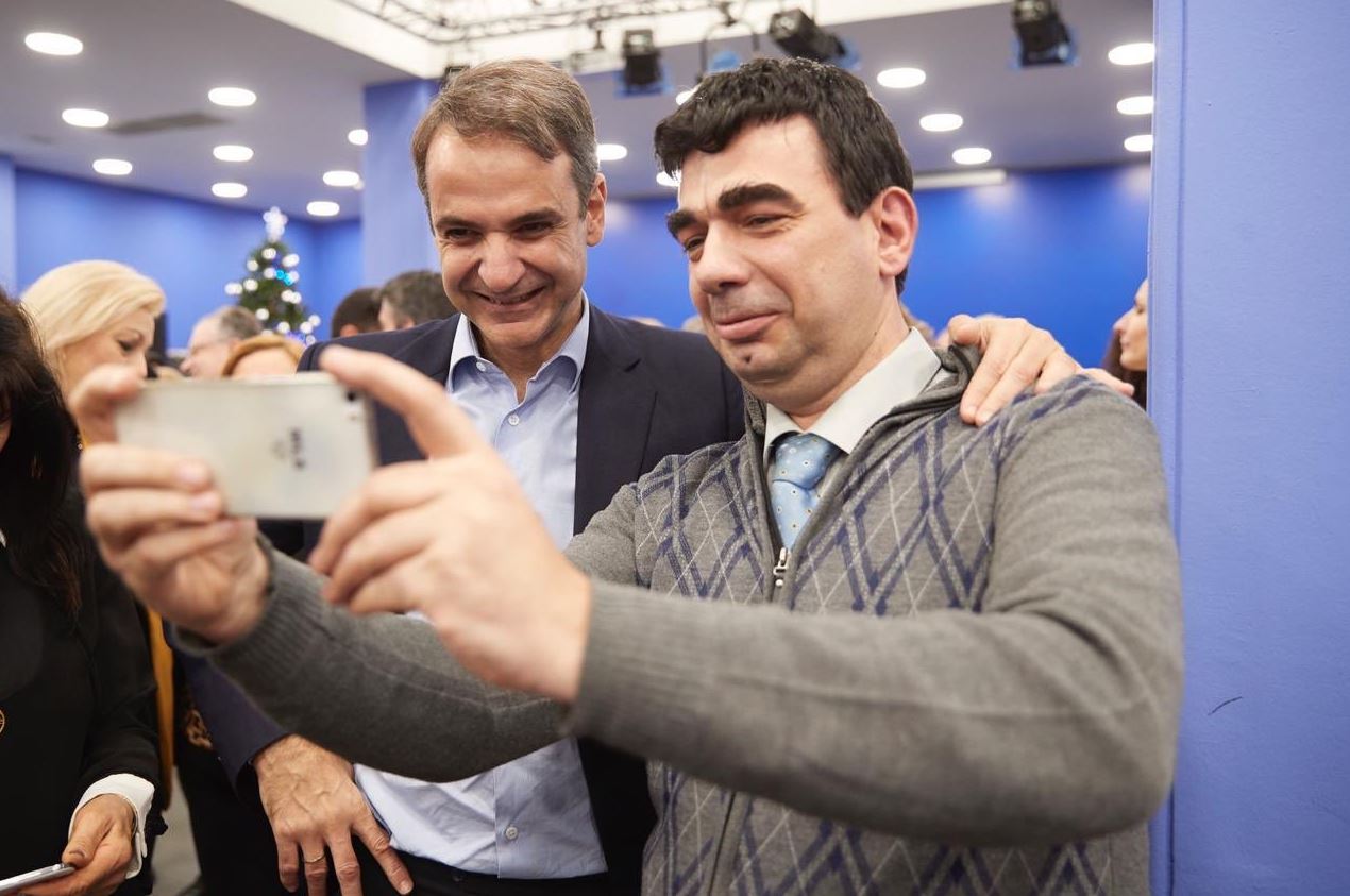 Το «ευχαριστώ» και οι ευχές του Κ. Μητσοτάκη στους εργαζόμενους της ΝΔ στην Πειραιώς (φωτογραφίες)-3