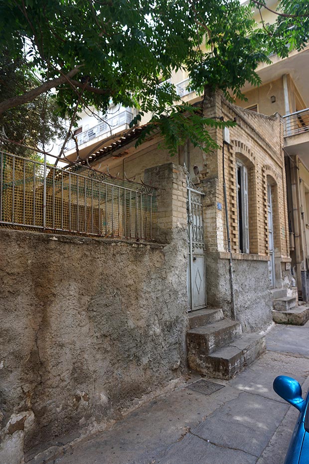Το τούβλινο σπίτι και το περιβόλι της οδού Παρασκευοπούλου-1