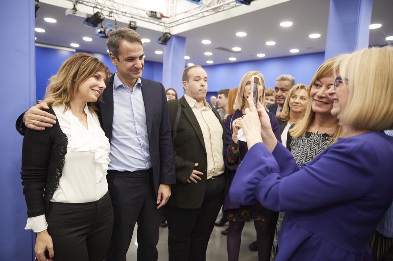 Το «ευχαριστώ» και οι ευχές του Κ. Μητσοτάκη στους εργαζόμενους της ΝΔ στην Πειραιώς (φωτογραφίες)-1