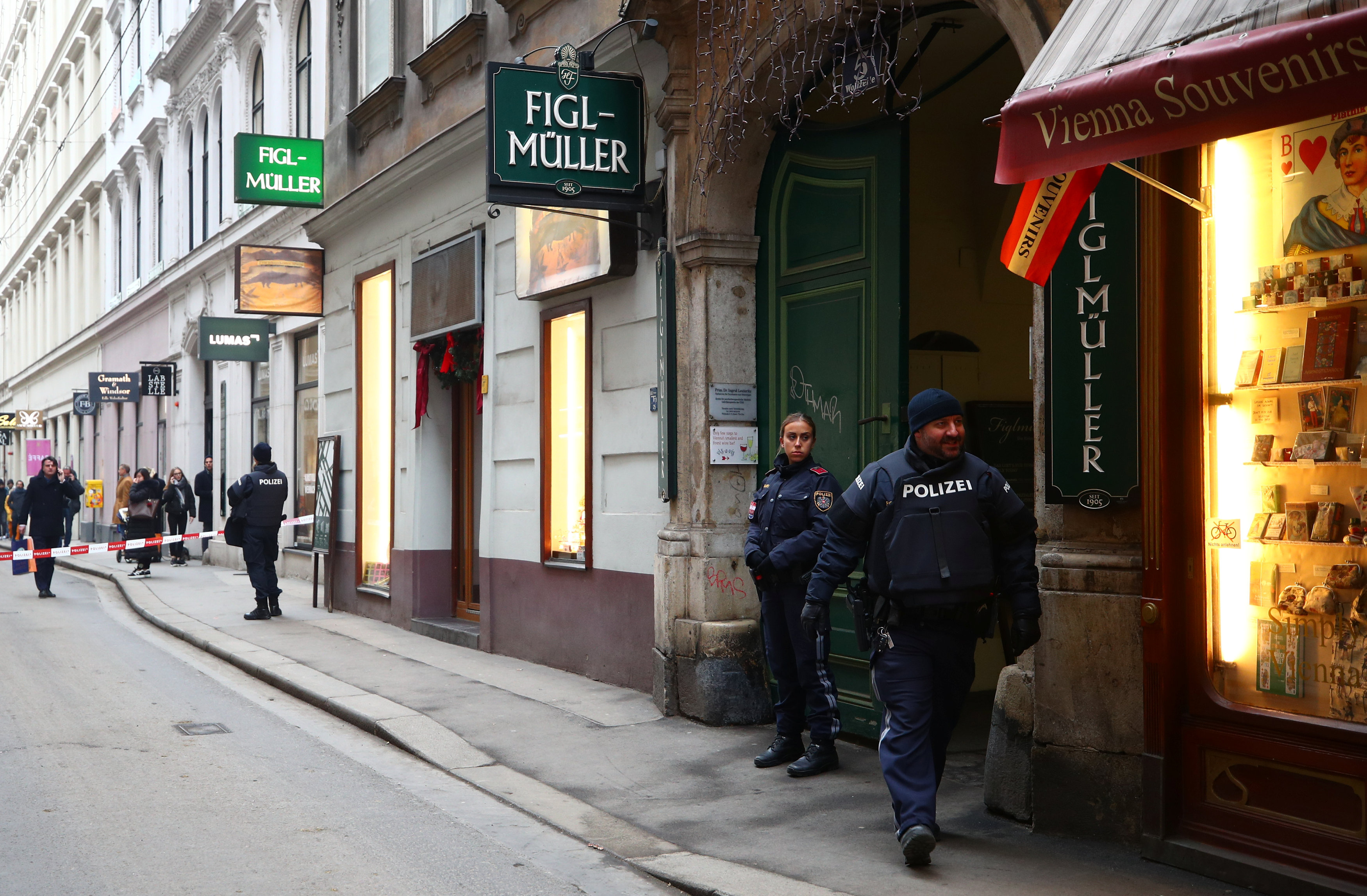 Ενας νεκρός και ένας τραυματίας από πυροβολισμούς σε εστιατόριο στη Βιέννη-2